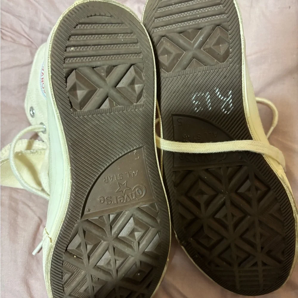 Comme des Garcons Cream Sneakers with Red Heart - Picture 2 of 6